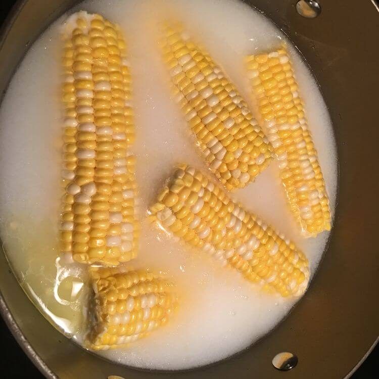 BUTTER BOILED CORN ON THE COB