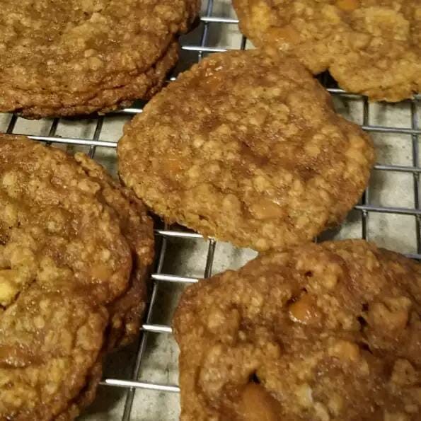 FRESH APPLE OATMEAL COOKIES