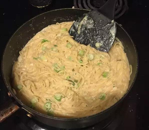 CREAMY GARLIC PASTA