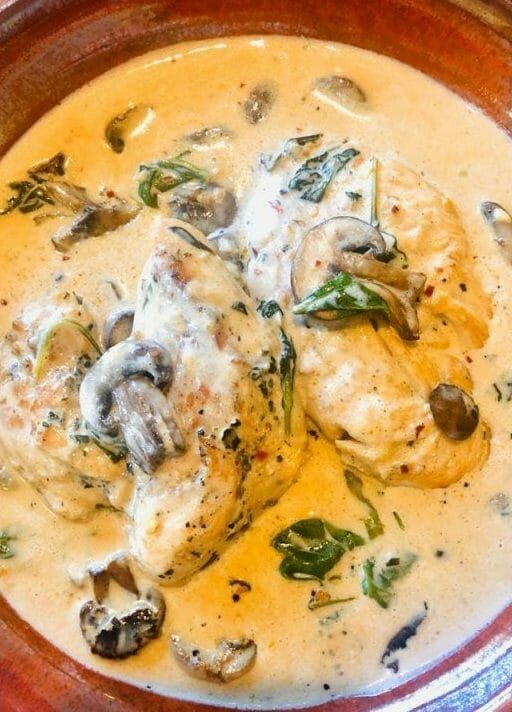 CREAMY GARLIC MUSHROOM CHICKEN THIGHS