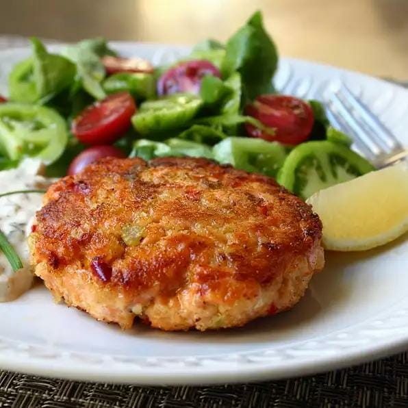 OLD FASHIONED SALMON PATTIES