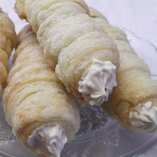 CRISP AND BUTTERY ITALIAN CREAM FILLED CANNONCINI