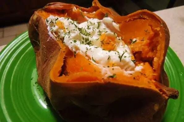 HOW TO COOK A SWEET POTATO IN THE MICROWAVE