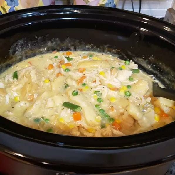 CROCKPOT CHICKEN AND DUMPLINGS