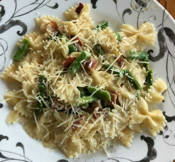 Creamy Pasta with Asparagus and Bacon