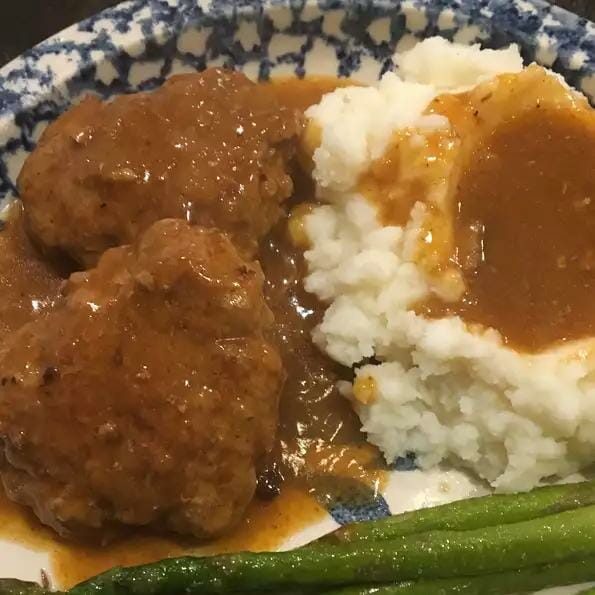 Salisbury Steak Garlic Mash Potatoes Mushroom & Onion Gravy – You’ll Love it!