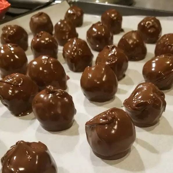 CHOCOLATE RICE KRISPIE BALLS