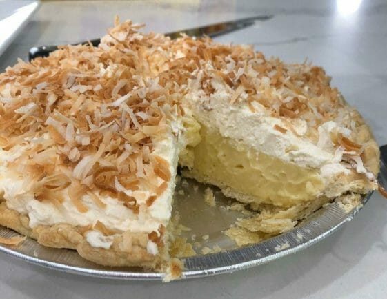 THE ABSOLUTE BEST COCONUT CREAM PIE