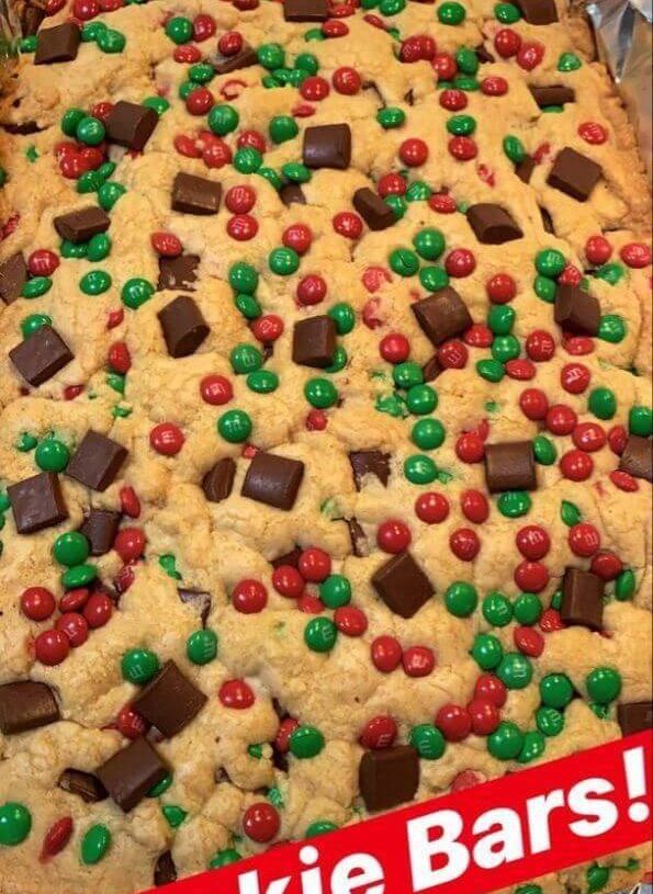 CHRISTMAS M&M COOKIE BARS